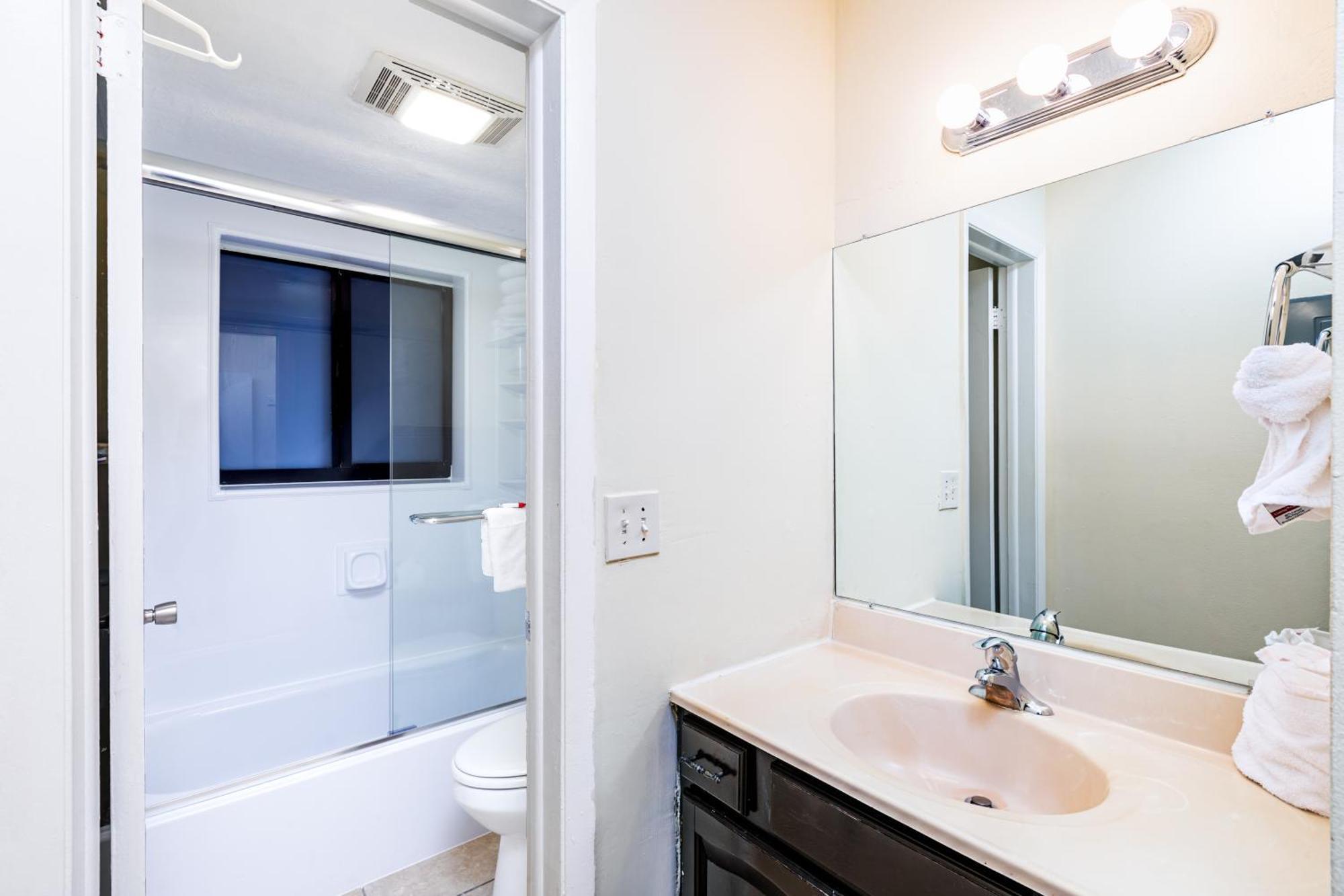 Emerald Seas Deerfield Club Apartment