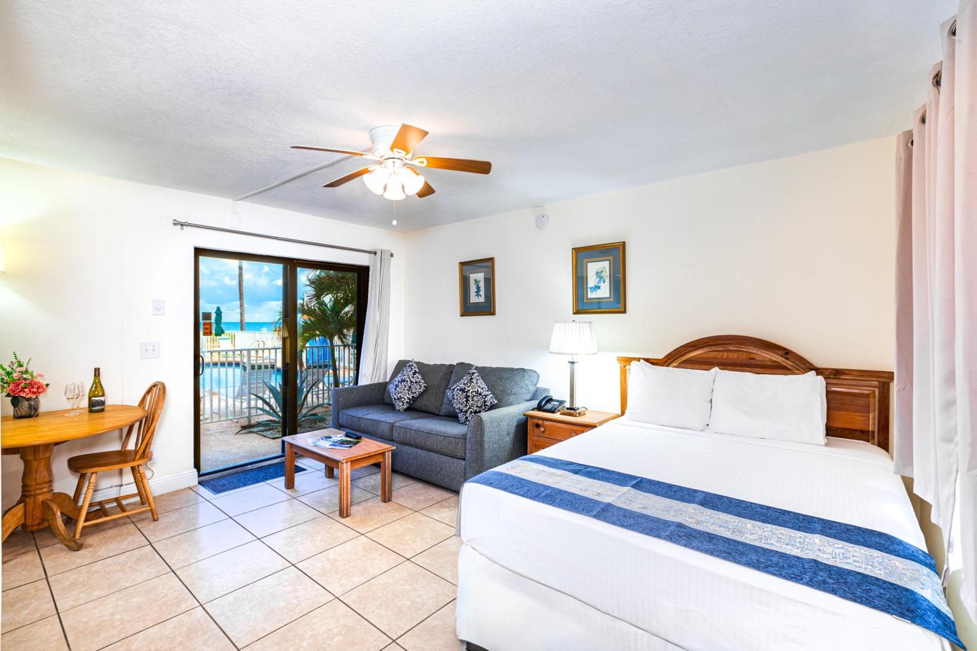 Emerald Seas Deerfield Club * Deerfield Beach
